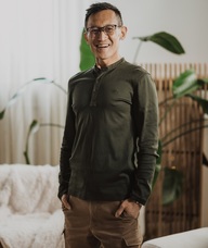 Book an Appointment with Richard Utama for Social Work